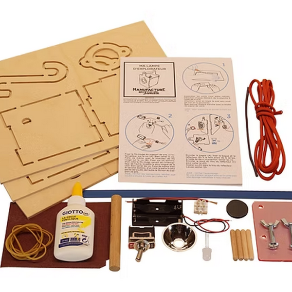 Jouet en bois à construire MANUFACTURE EN FAMILLE Ma lampe d'explorateur DIY