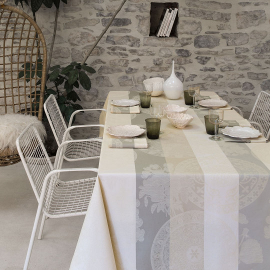 Nappe enduite LE JACQUARD FRANCAIS Fleurs Gourmandes craie - 4 tailles