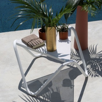 Table d'appoint LAFUMA MOBILIER Vogue micro-perforée - 2 coloris