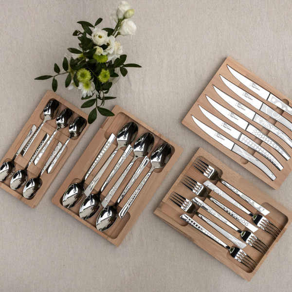 Coffret de 6 fourchettes décors maison Roger Orfèvre