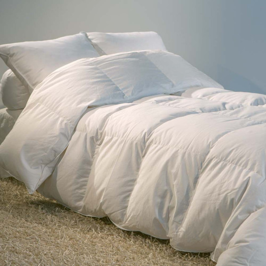 Couette chaude en duvet canard blanc grammage 330g/m2 - 6 tailles